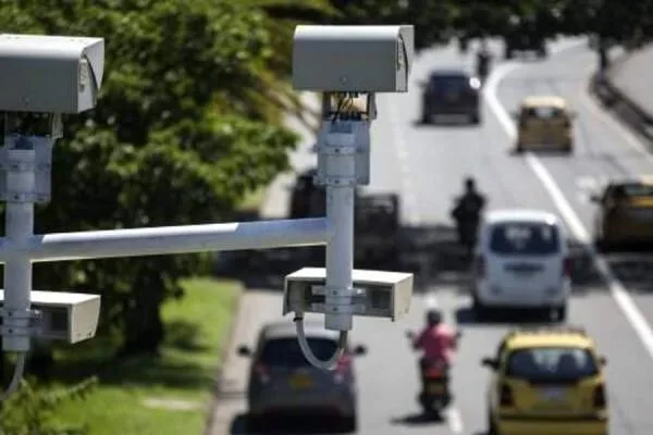 “Se acaban los abusos”: el Gobierno frenó los “carros cazafotomultas” y no podrán imponer multas sin agentes de tránsito presentes
