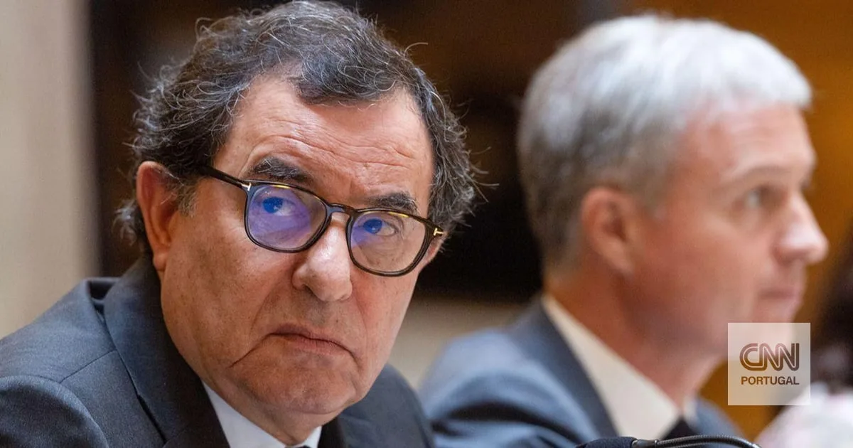 Castro Almeida pede "máxima celeridade" aos autarcas na análise de projetos de construção para resolver problema da habitação