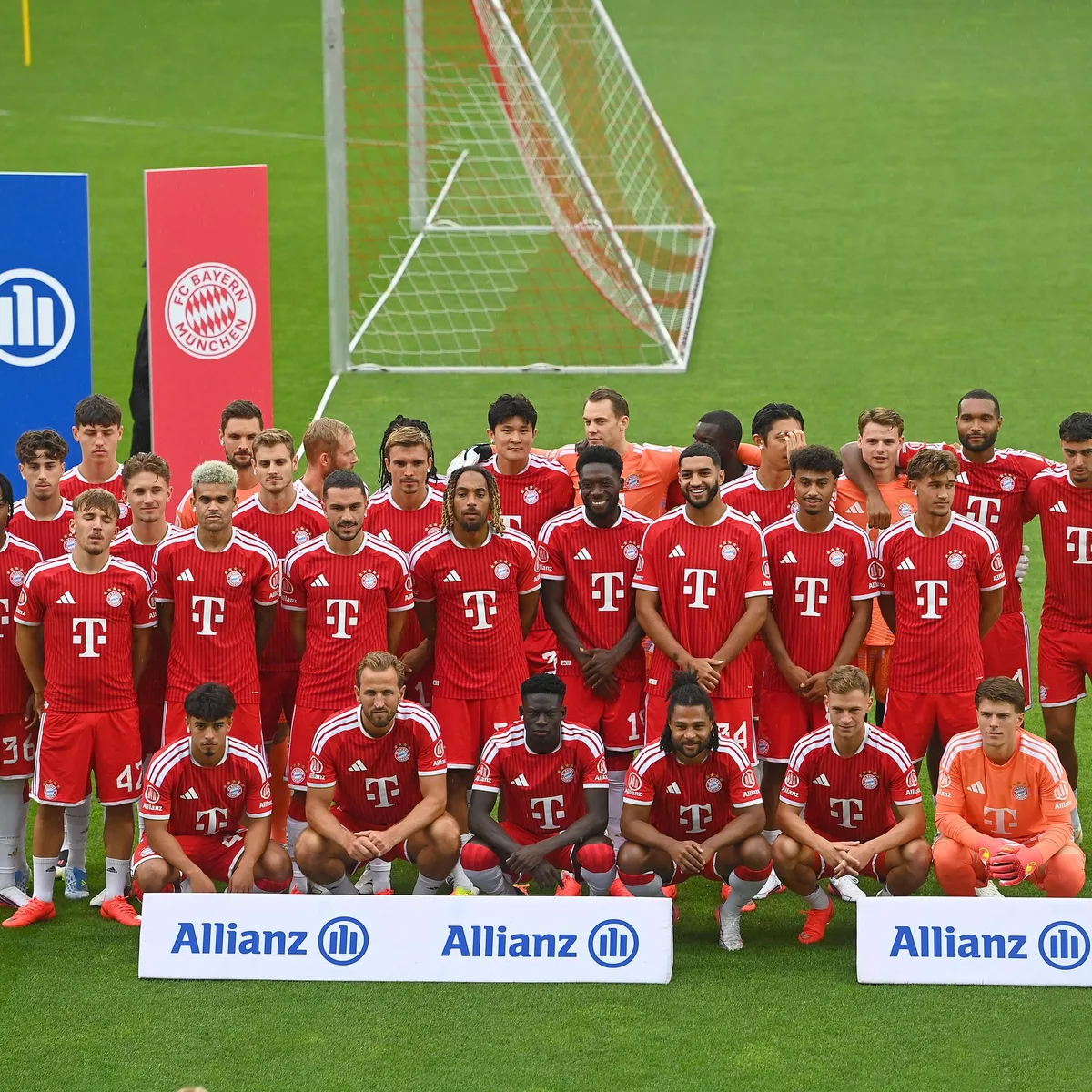 Fußball - VfB Stuttgart eröffnet Bundesliga-Saison bei Meister FC Bayern München