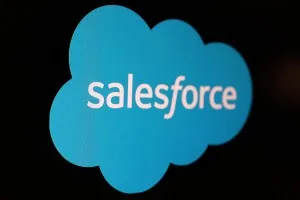Salesforce prevê aceleração da receita e reforça aposta em IA; ações sobem 7%