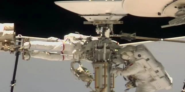 Sophie Adenot effectue, mardi, sa deuxième sortie dans l’espace pour parachever le changement d’une antenne