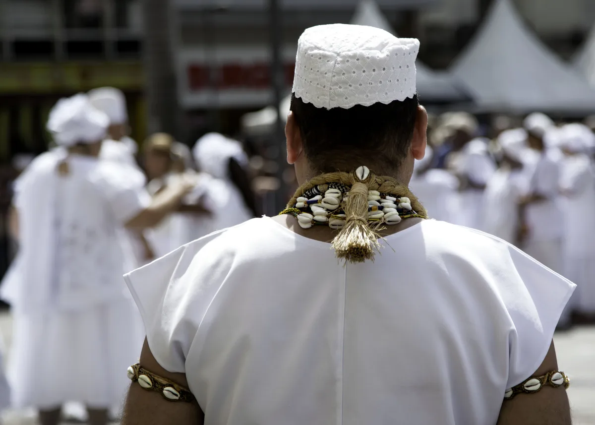 Rituais religiosos liberam “coquetel químico” que ajuda a suportar dor, diz estudo