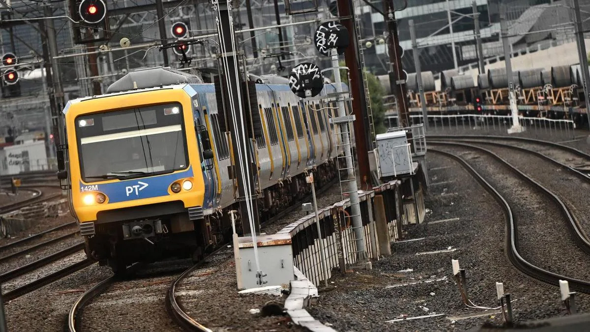 Public transport fares capped in election promise