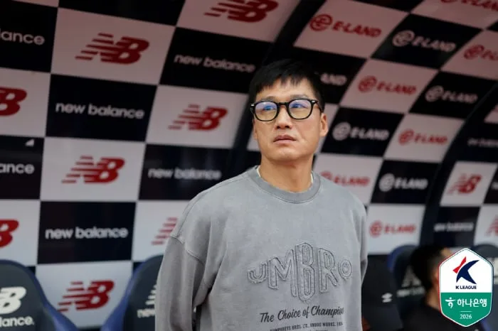 "고비 넘겼다" '2위와 7점차 선두' 이정효 수원 감독의 미소 "서울E전 마음 속 MVP는 김민준!"[현장 기자회견]