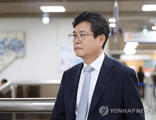 '사후 계엄선포문' 강의구 前부속실장 2심도 징역 1년 6개월