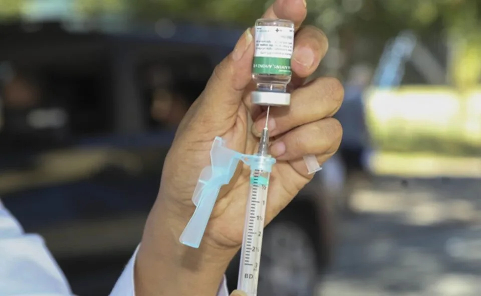 Curitiba aplica mais de 8 mil doses de vacinas em Dia D e faz alerta para sarampo; veja quem precisa se imunizar