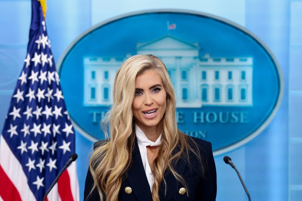 News Wrap: Zacharia out as White House press secretary after less than a week on the job
