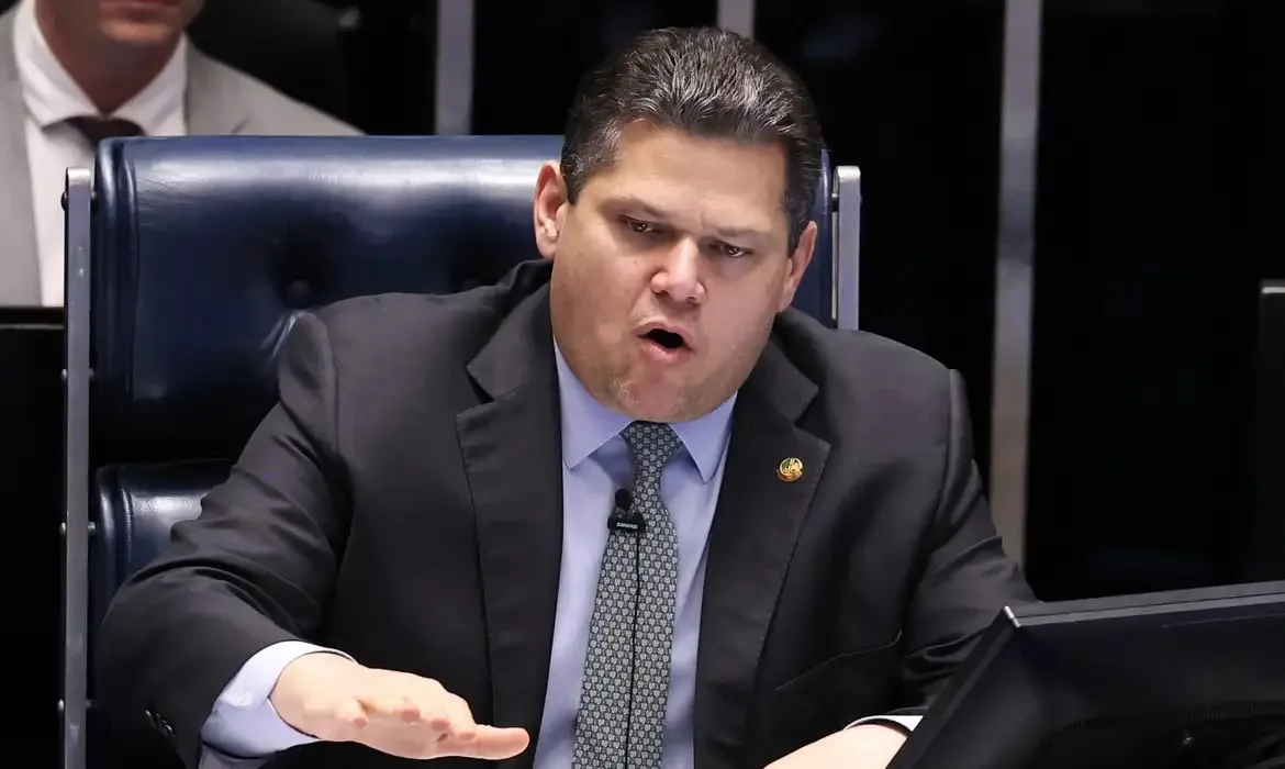 Alcolumbre vai promulgar fim da escala 6×1 nesta sexta