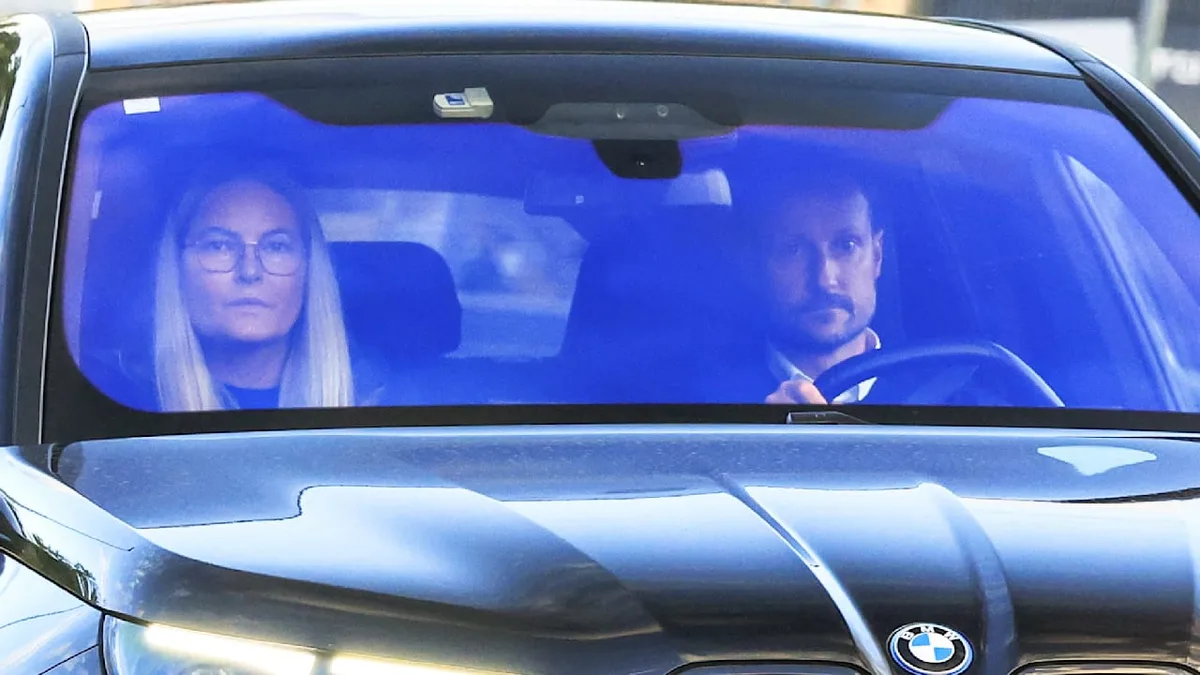 Sorge um König Harald immer größer - Haakon und Mette-Marit kehren in Klinik zurück!