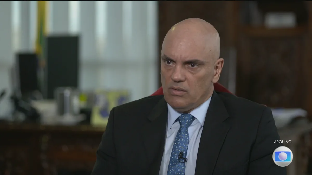 Moraes analisou e fez alterações em contrato de R$ 130 milhões do escritório da mulher dele com o Banco Master, aponta PF