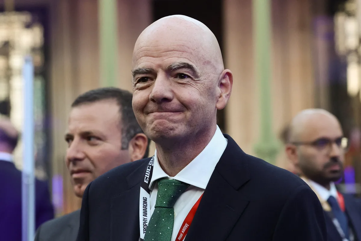 Las leyendas se posicionan sobre el futuro de Infantino
