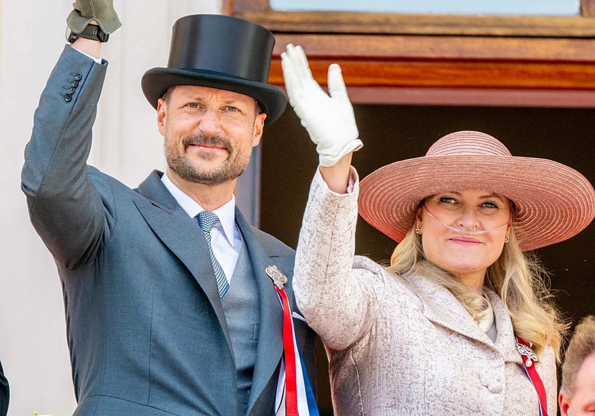 La inesperada prohibición de Haakon de Noruega: no habrá más fotos de Mette-Marit con bombona de oxígeno en el hospital