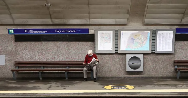 Cais da estação Praça de Espanha reabre na quinta-feira