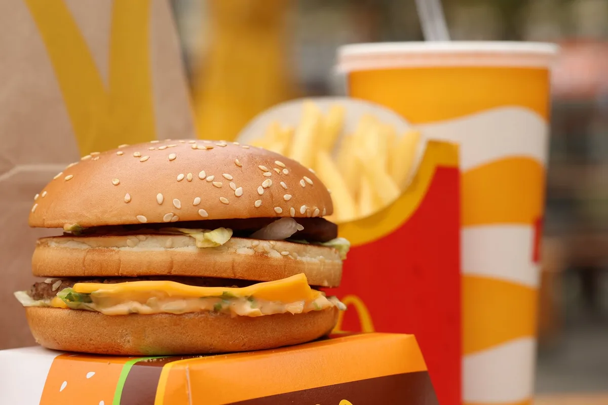 40 años del Índice Big Mac: el origen del ranking de The Economist y su insólito capítulo con Guillermo Moreno en la Argentina