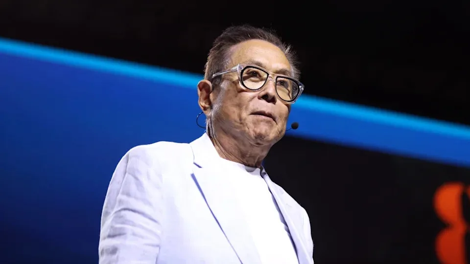 Robert Kiyosaki debe 1.200 millones de dólares, pero forma parte de su estrategia para hacer dinero