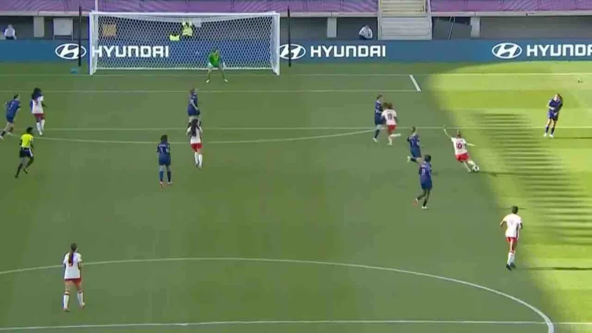 Canada’s Kaylee Hunter scores screamer at Womens U-20 vs. France