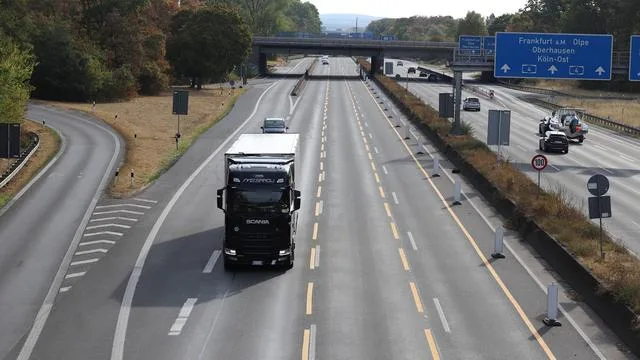 Niedrigwasser: ADAC: Staus bleiben trotz gelockertem Lkw-Fahrverbot aus
