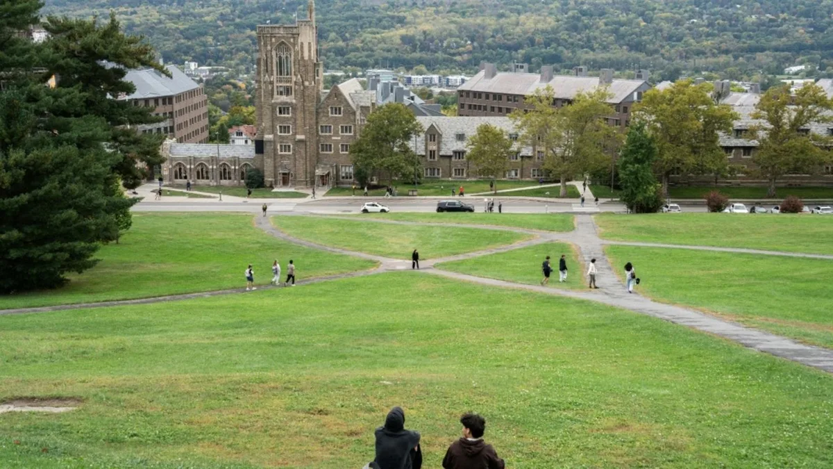 Cornell setzt Feiern von Studentenverbindungen nach Vergewaltigungsvorwurf aus