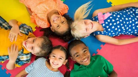 5 juegos de mesa para niños y niñas de 4 años que triunfarán en las tardes en familia