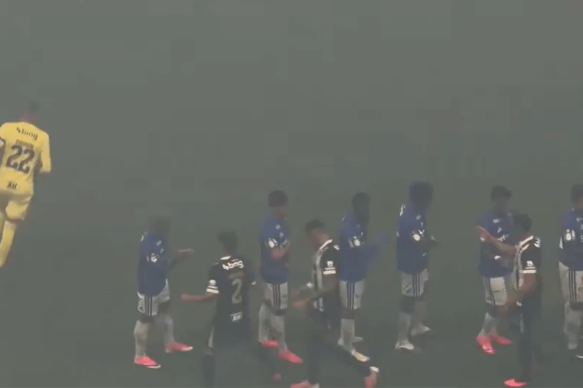 Ruan ignora Kaio Jorge durante aperto de mão no Atlético-MG x Cruzeiro