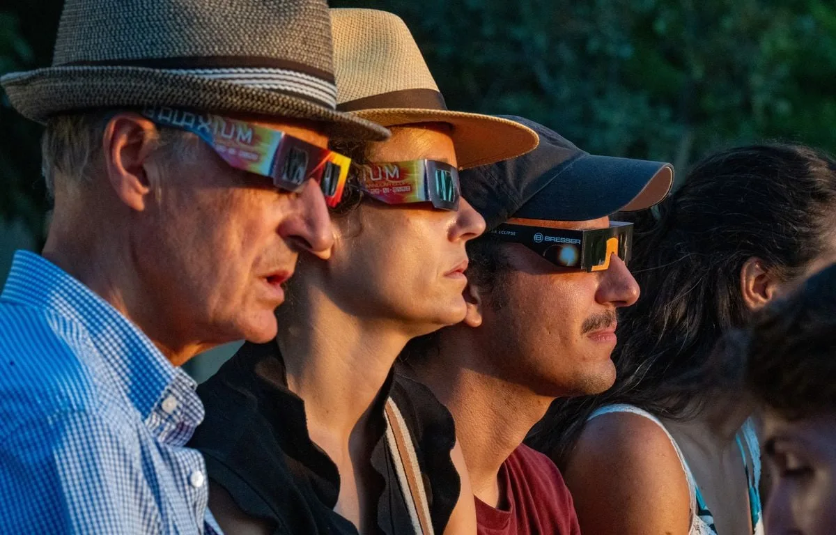 Eclipse solaire du 12 août : Mal aux yeux, vision floue, tache noire… Quels signaux doivent vous alerter ?