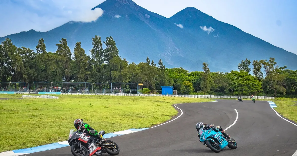 Una carrera de motocicletas termina en una trifulca en el Autódromo Los Volcanes de Guatemala