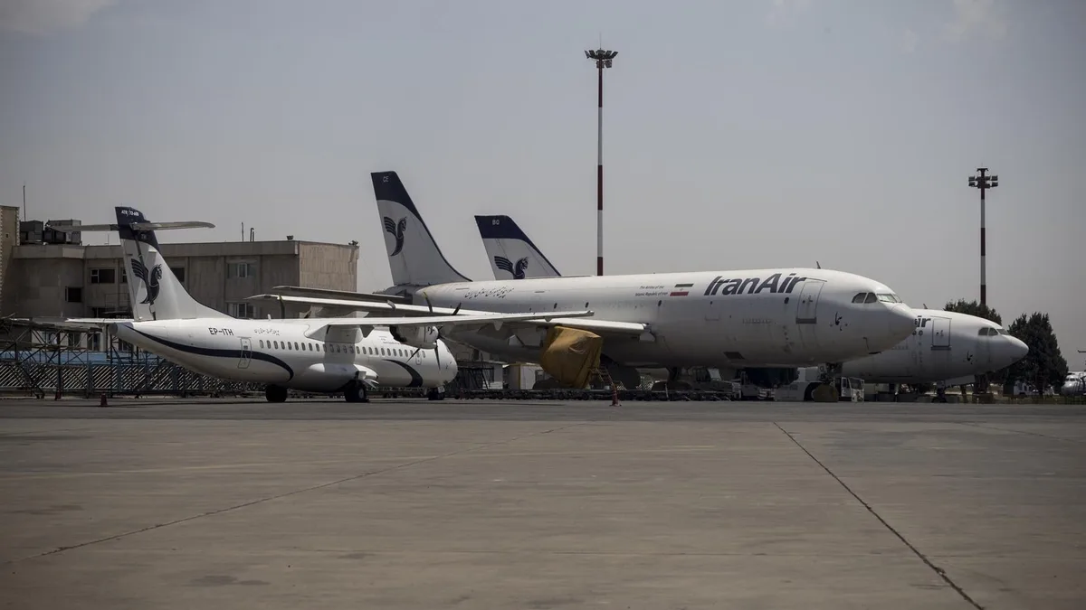 Irán registra las primeras cancelaciones de vuelos horas antes de la entrada en vigor de las sanciones estadounidenses