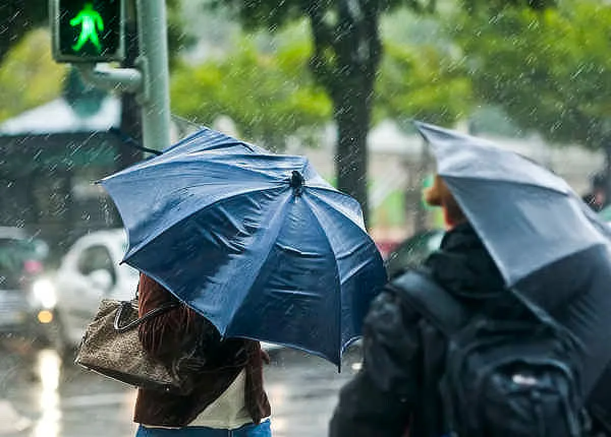 Chuva coloca sete distritos sob aviso amarelo esta quarta-feira e só deverá parar no fim de semana