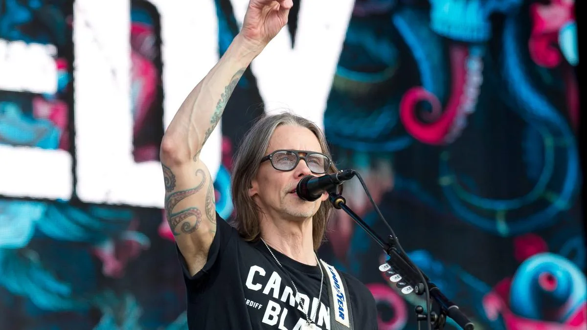 Myles Kennedy 'absolutely refuses' to use AI as a songwriting 'tool'