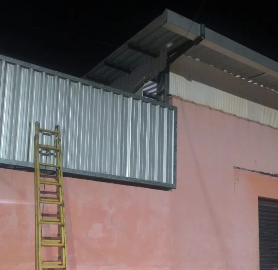 Supermercado é furtado após suspeito abrir buraco no teto em Caroebe