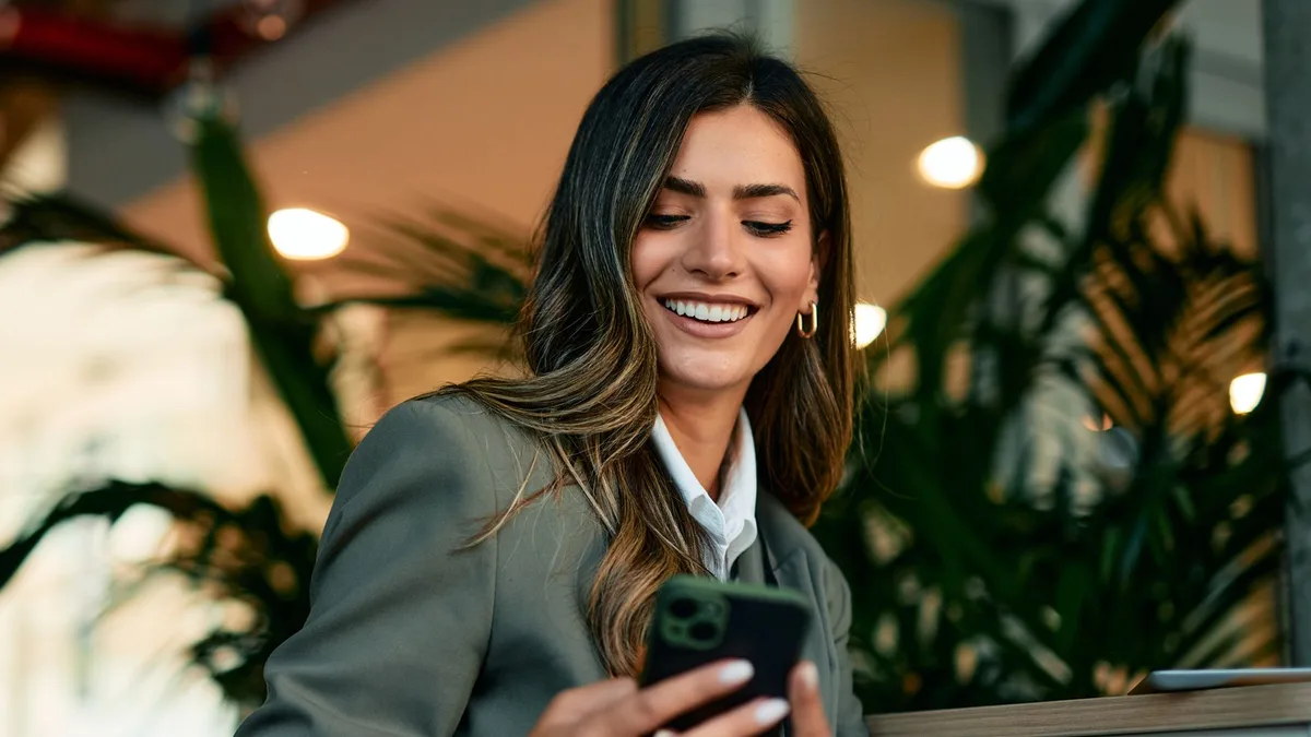 Por qué algunas personas son siempre protagonistas en los grupos de WhatsApp y otras no escriben nunca según la psicología