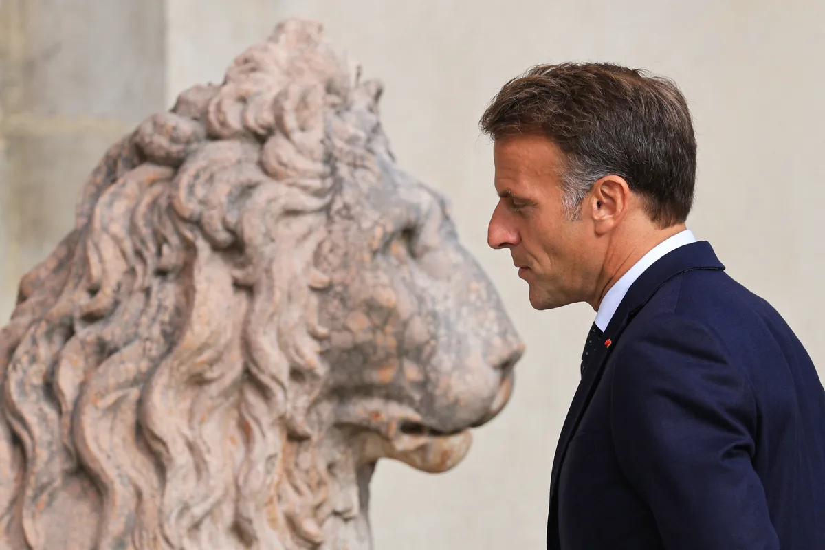 Splendeurs et misères au merveilleux pays de la macronie : on a lu "La Plume et le prince" d’Astrid Roucher