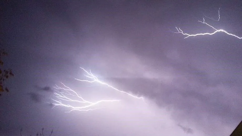 Orages en Provence : jusqu'à 25.000 foyers privés d'électricité dans le Var