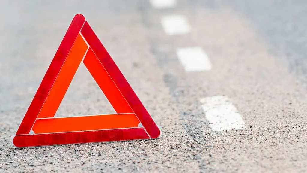O carro avariou na estrada? Verifique a sua apólice de seguro automóvel