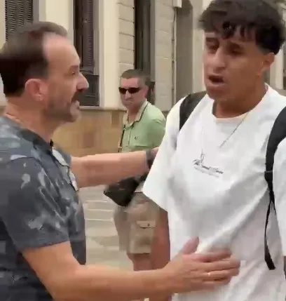 "Vete a tu país": agreden a un periodista ceutí durante una protesta por la visita de Elma Saiz