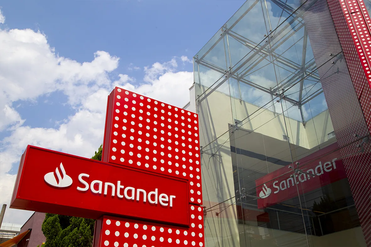 Servidores de Vitória recebem pagamento em novo banco a partir de setembro