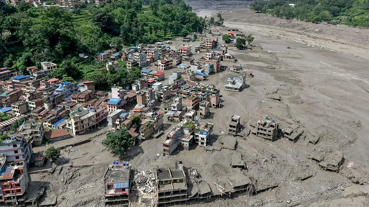 Mindestens acht Tote: Über 380 Touristen nach Sturzflut in Nepal vermisst