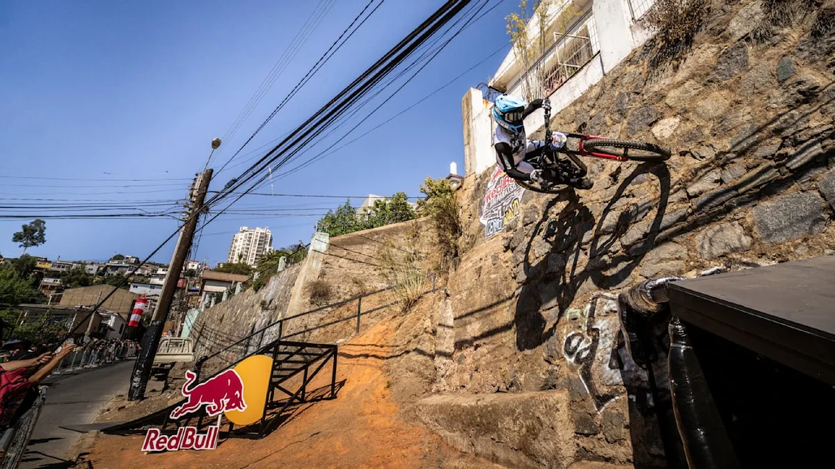 Red Bull Cerro Abajo - Krassestes „Urban-Downhill-Rennen“ kommt nach Stuttgart