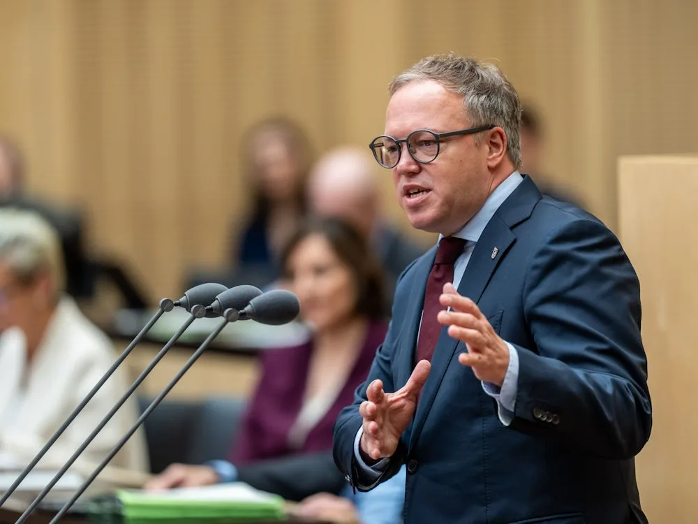 Bundespolitik: Banaszak fordert CDU zu Gesprächsbereitschaft mit Linken auf