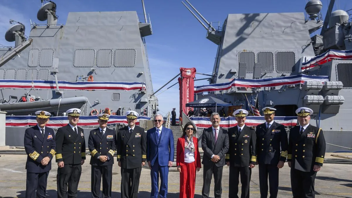 Rota da la bienvenida al USS John Basilone, el sexto destructor del escudo antimisiles de la OTAN