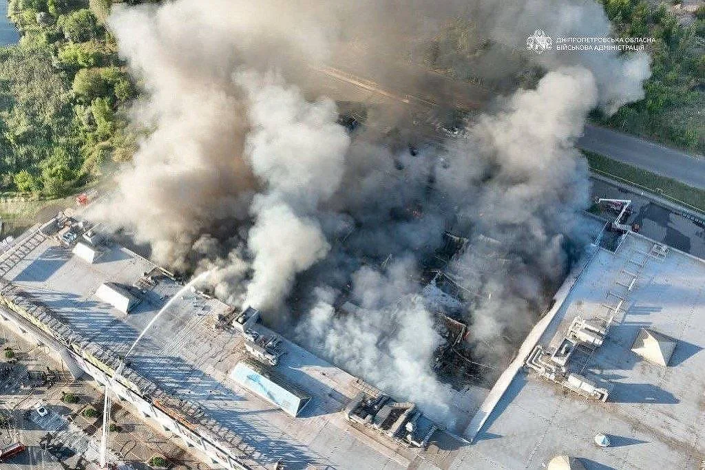 Ataque com drones e mísseis a shopping na Ucrânia mata 15 e fere 130