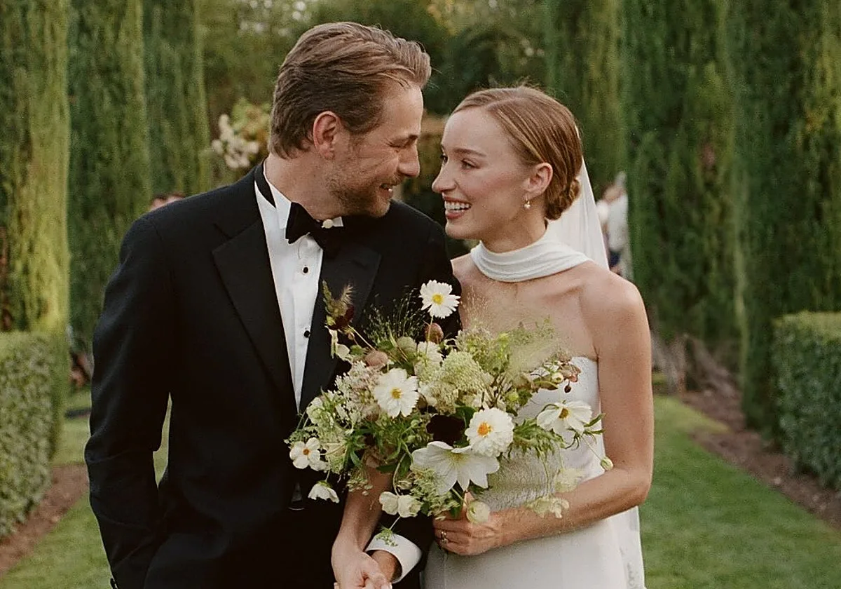 Phoebe Dynevor se casa en secreto con Cameron Fuller en una idílica finca del siglo XVIII en la Provenza
