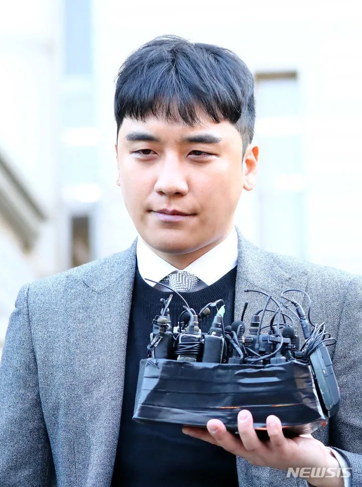 "너 하나 죽이는 거 일도 아냐"… 승리, 소주병 들고 위협 CCTV 영상 공개