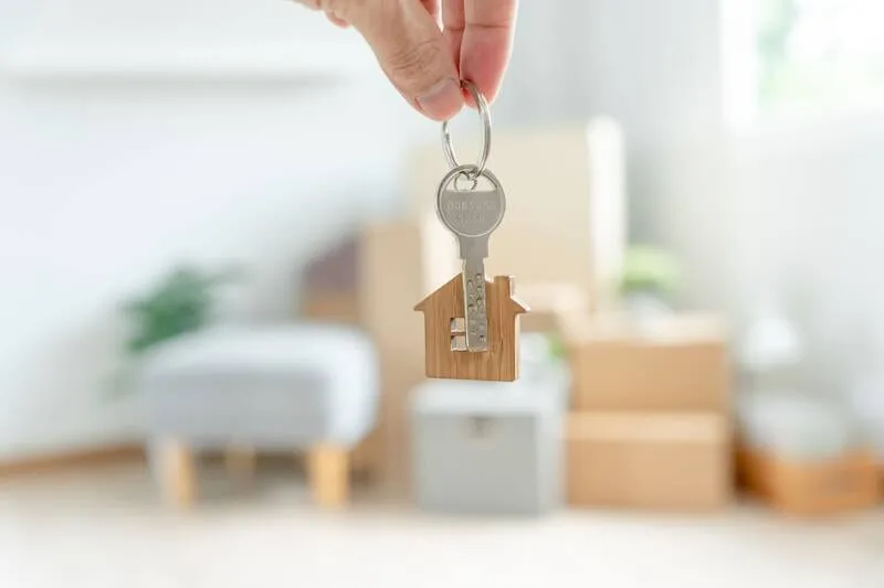 Cuatro de cada 10 jóvenes no pueden irse de su casa: el número “clave” que se necesita para revertir el problema