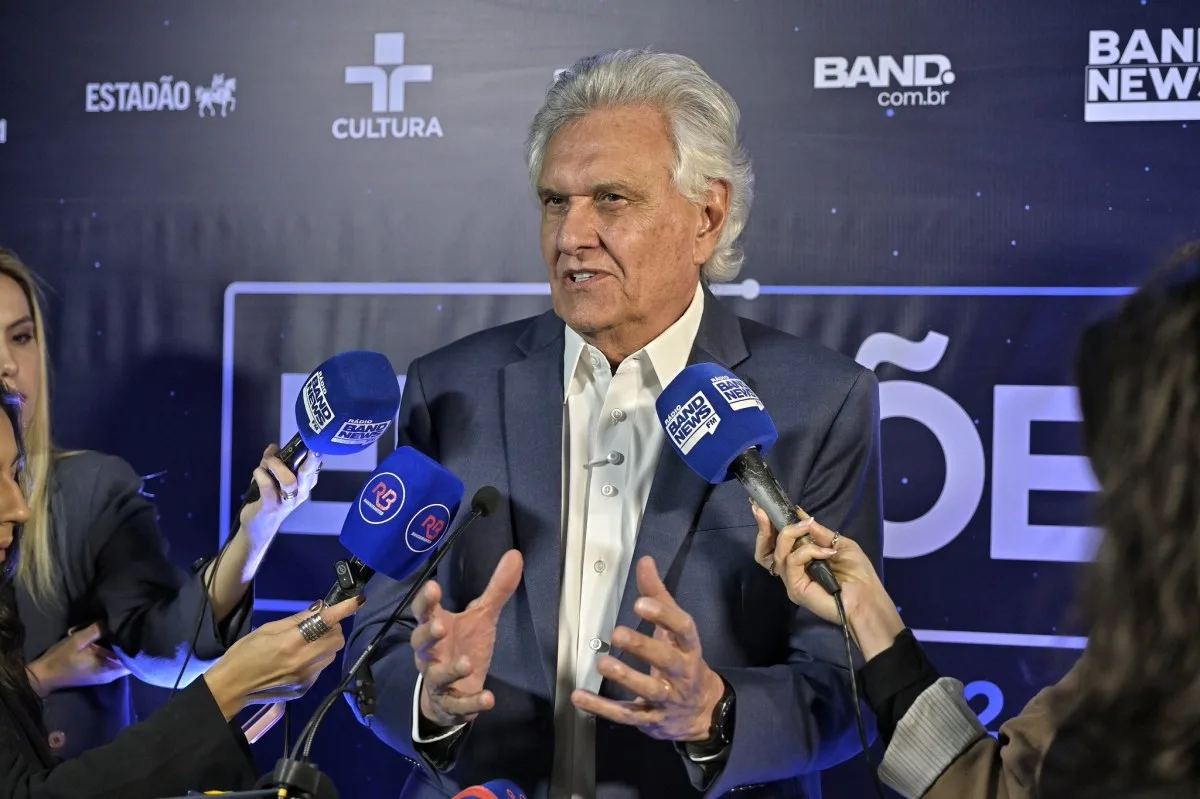Caiado chama Flávio e Lula de ‘fujões’ após candidatos não participarem de debate