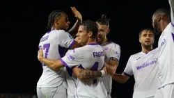 VÍDEO: Beto assiste e Pote sai do banco na vitória da Fiorentina