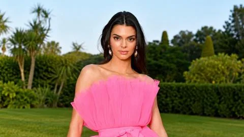 Kendall Jenner habla abiertamente sobre su sexualidad: "No me opondría a divertirme con una chica"