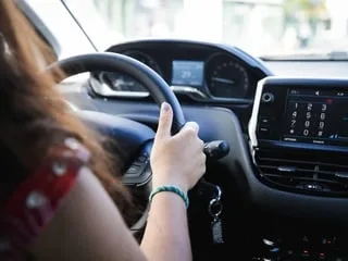 Jeunes conducteurs : comment réduire le coût de l’assurance auto
