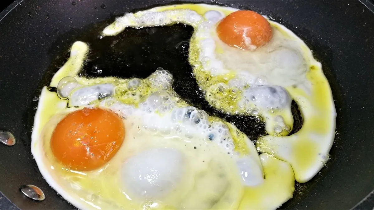 Los nutricionistas coinciden: la última comida del día no debería ser un yogur, sino estos huevos al horno con zanahoria