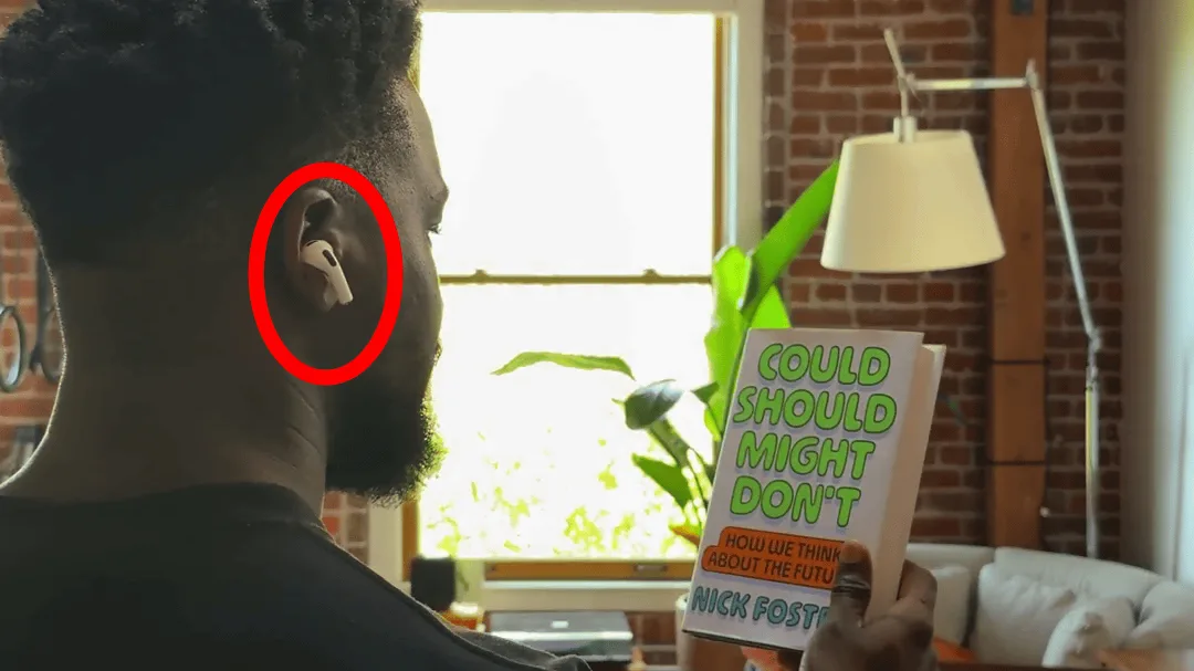Appleの「カメラ搭載AirPods」がリリース間近らしいことがmacOSリリース候補版内のファイルから判明